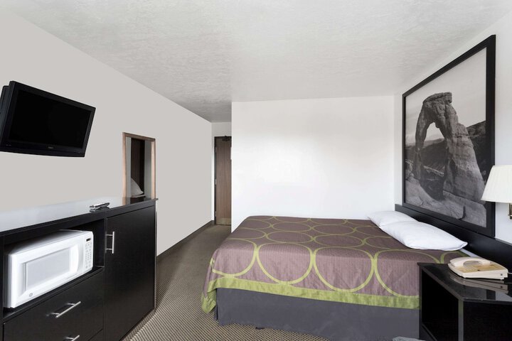 Room 13 of 15