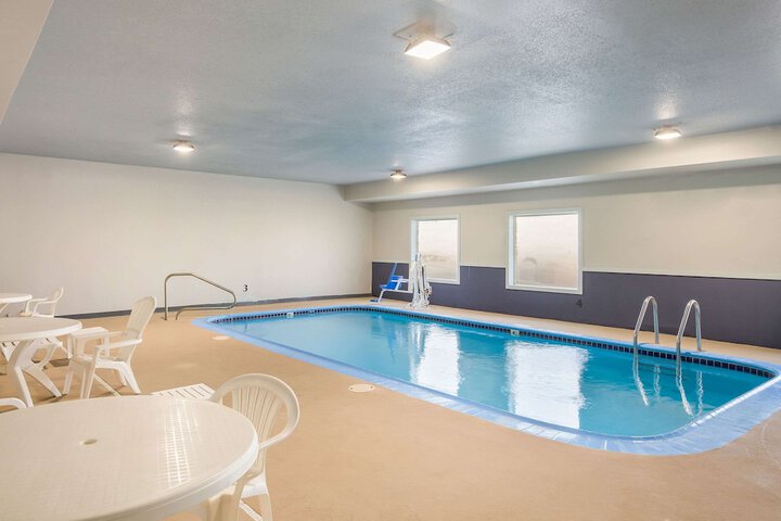 Pool 4 of 35