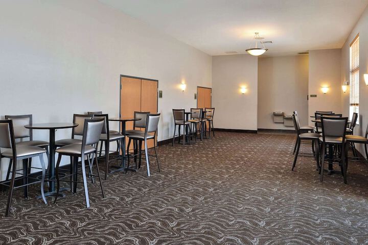 Comfort Inn & Suites Madison North