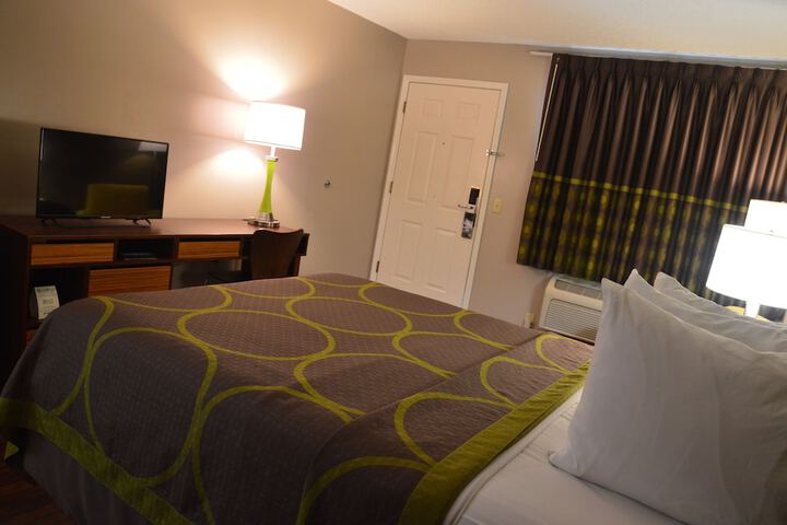 Room 10 of 31