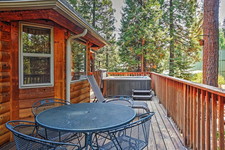 Hot Tub Deck & Trail Access: Shaver Lake Cabin