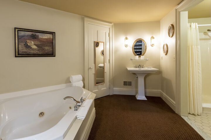 White Springs Manor a Belhurst Property