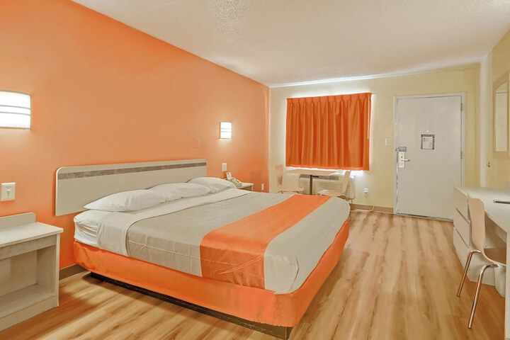 Room 13 of 17