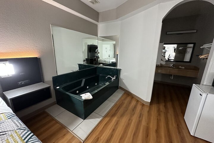 Room 28 of 32