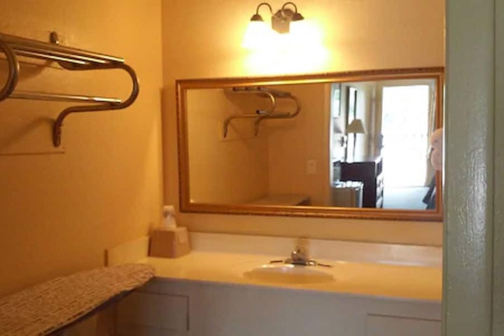 Room 30 of 48