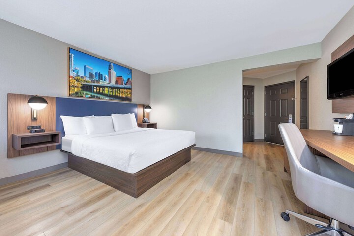 Room 30 of 48
