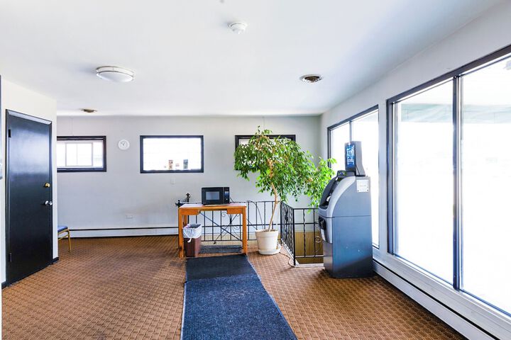 Manor Motel by OYO Near Oak Brook / Chicago Westchester