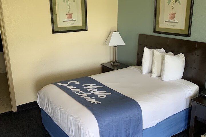 Room 10 of 24