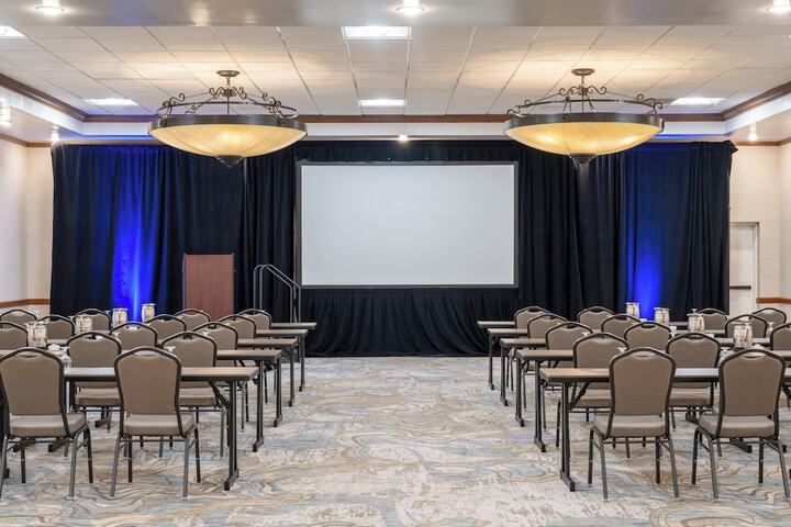 Crowne Plaza Phoenix - Chandler Golf Resort by IHG
