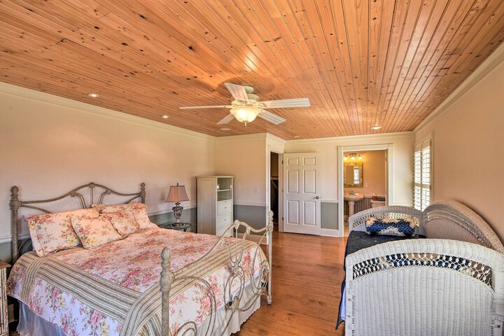 Serving Southern Charm at This Clarkesville House!