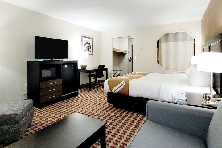 Room 25 of 39