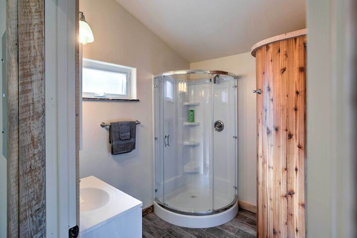 Mancos Cabin Rental on 80 Acres w / Mountain View!