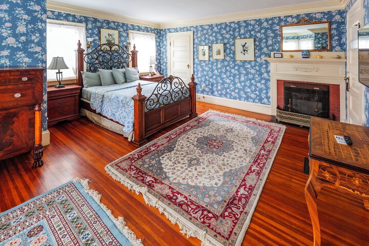 Room 8 of 37