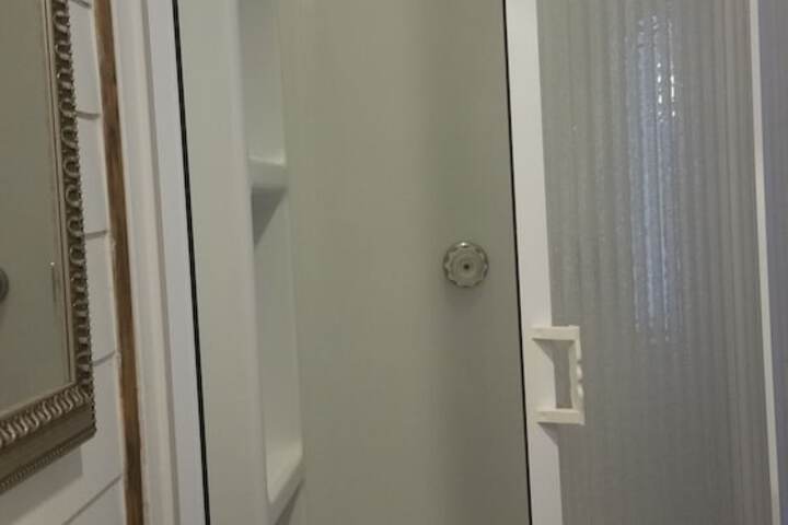 Room 26 of 76