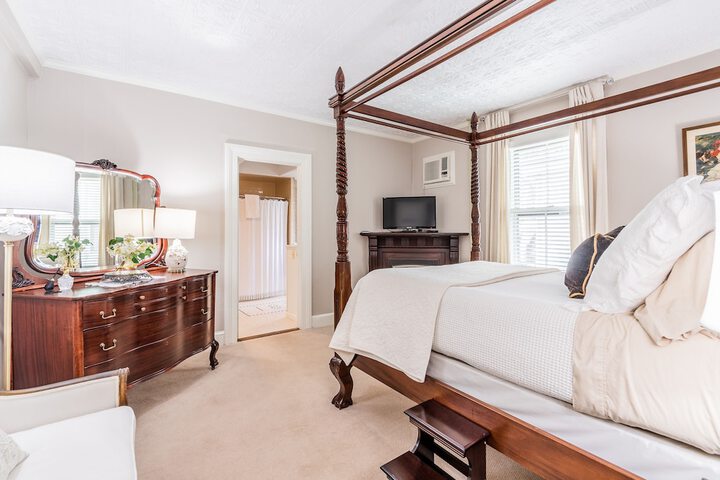 Westbrook Inn B & B