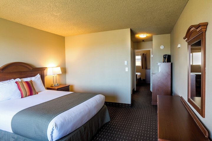 Room 33 of 76