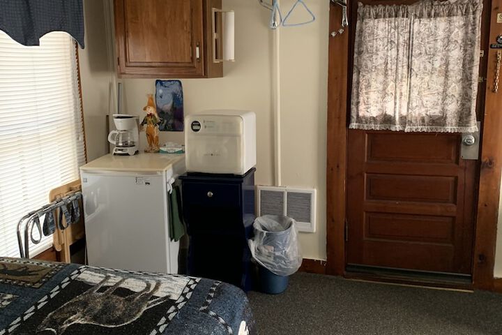 Room 27 of 48