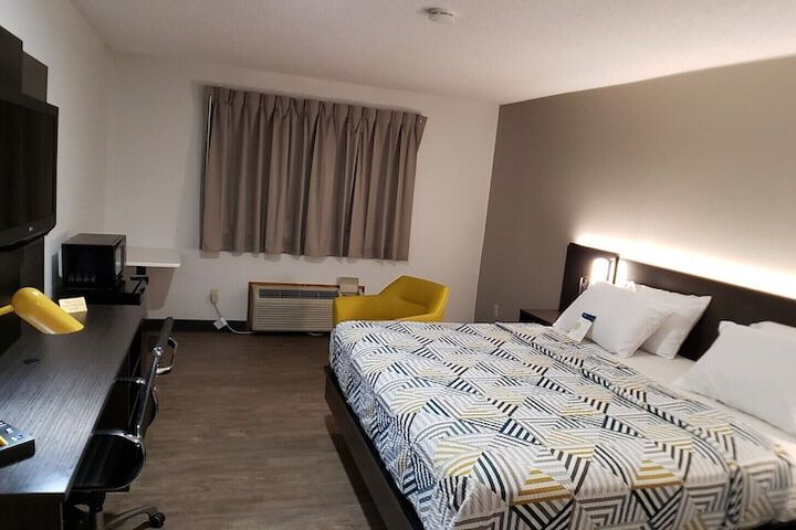 Motel 6 Kewanee IL
