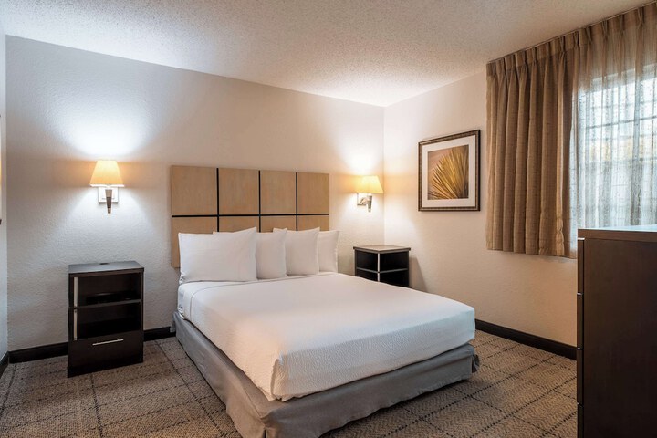 Room 10 of 23