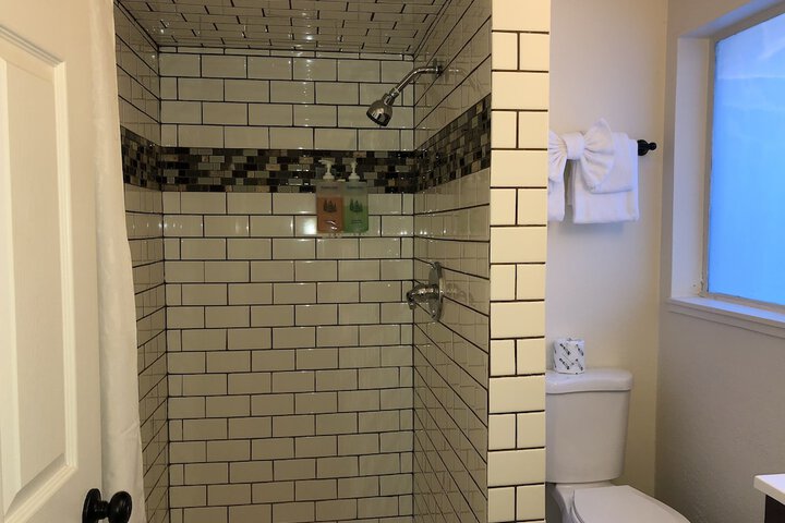 Cedar Inn & Suites