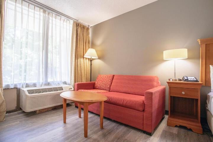 OYO hotel Greensboro east I 40