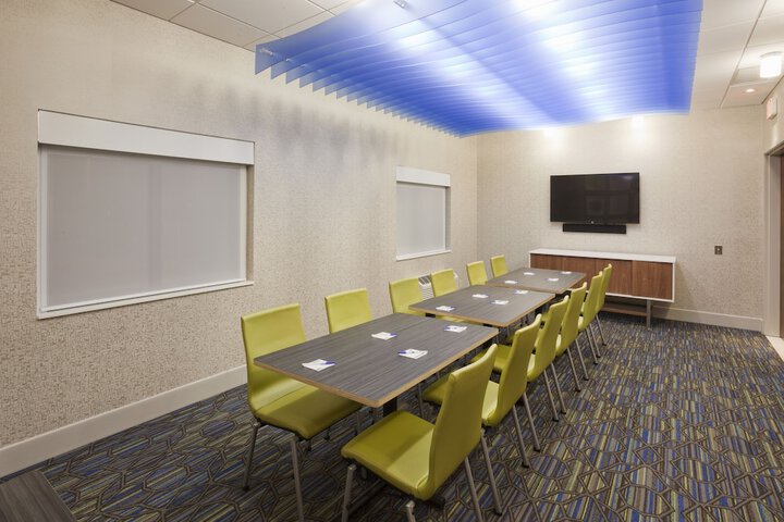 Holiday Inn Express Roseville-St. Paul by IHG