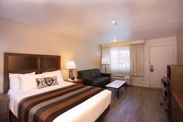 Room 13 of 22