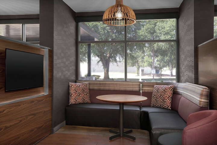 Courtyard by Marriott Dallas DFW Airport North / Irving