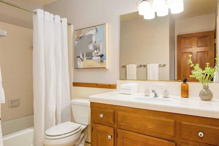 Pollock by Avantstay Stunning Views w / Movie Room Game Room & Large Balcony