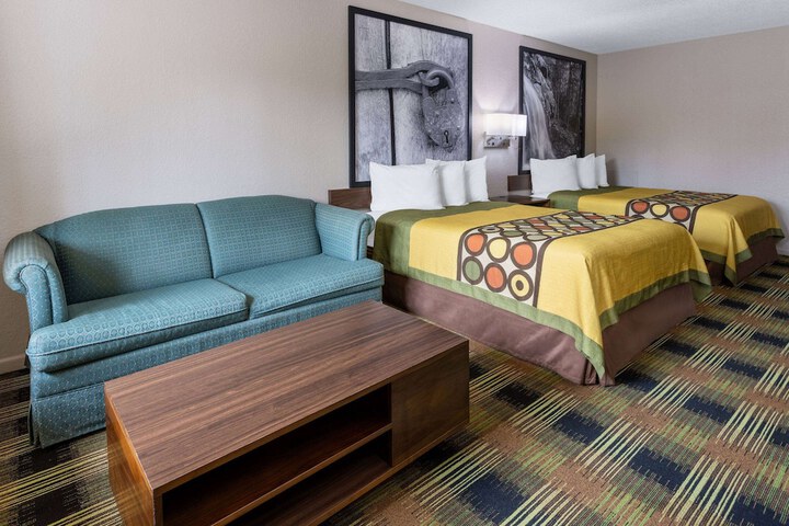 Room 13 of 21