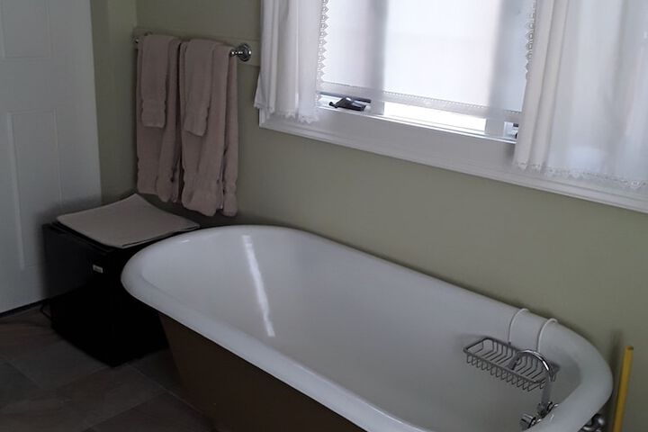 Room 6 of 33