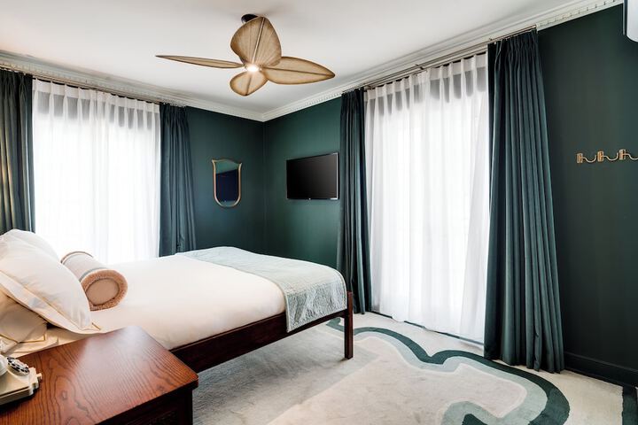 Room 73 of 116