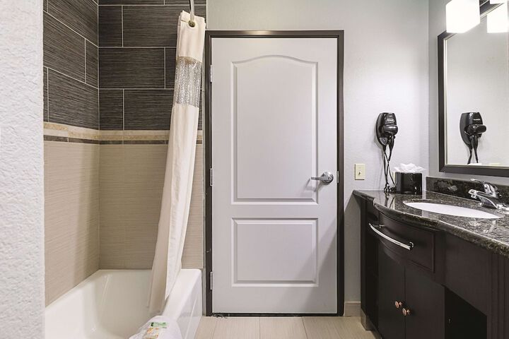 La Quinta Inn & Suites by Wyndham Dallas - Hutchins