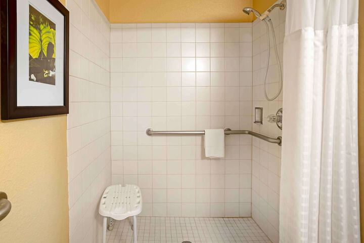 Room 10 of 22
