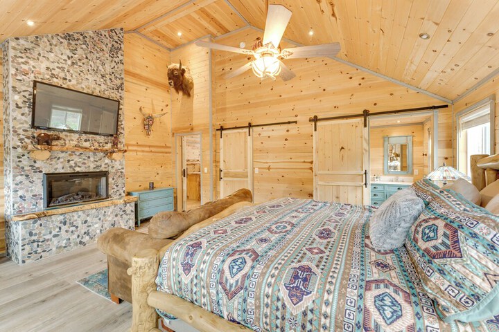 Mountain Views: Cabin in Fort Garland Near Hiking