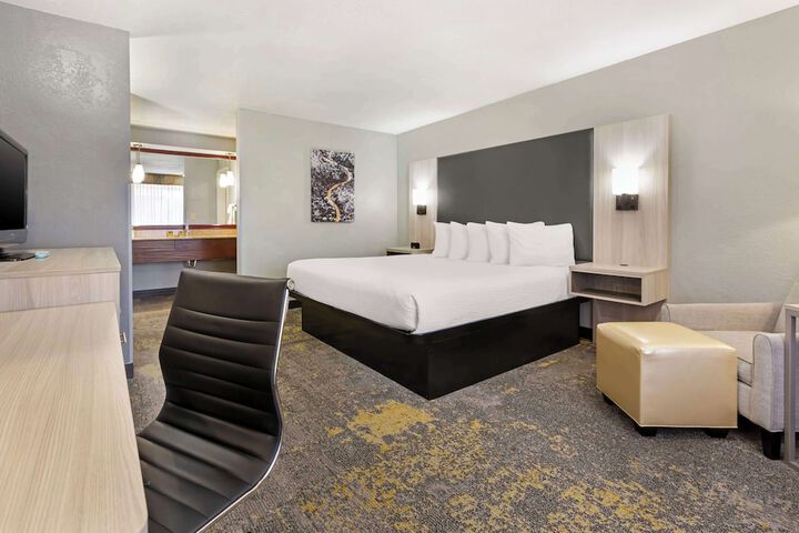 Best Western Plus Weston Inn