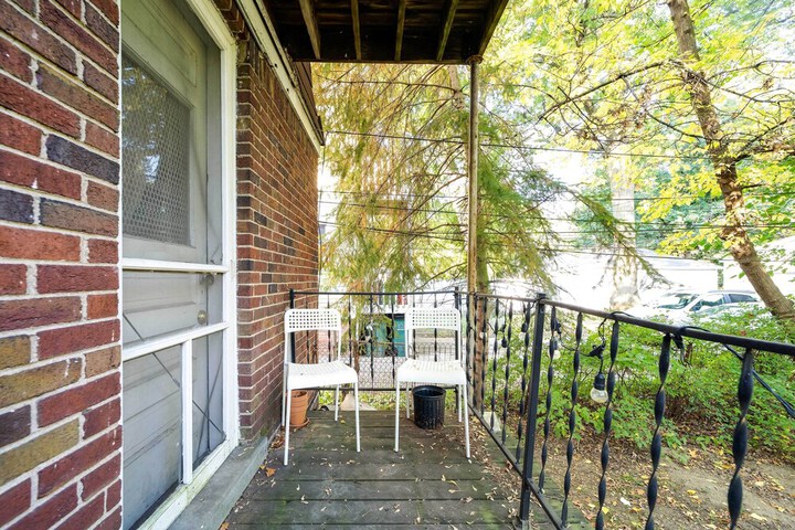 Ferndale Apartment w / Yard - Near the Detroit Zoo!