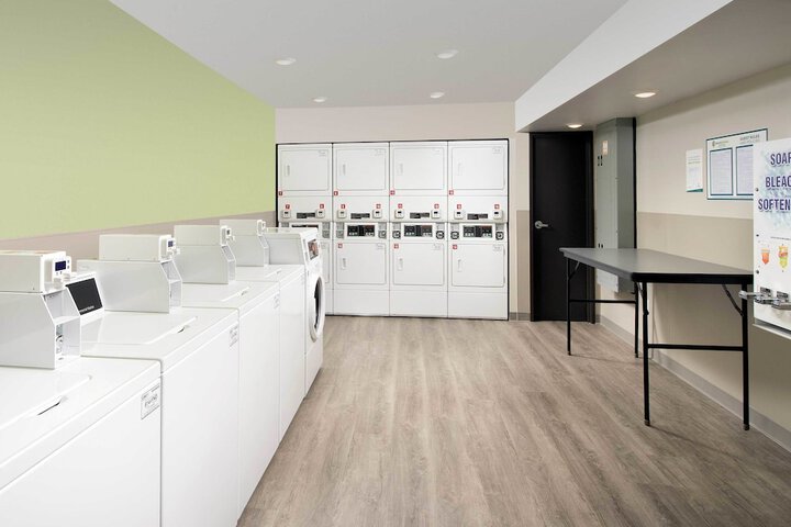 WoodSpring Suites Chicago Romeoville