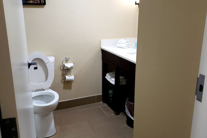 Room 48 of 131