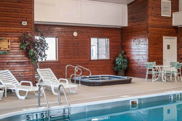 Quality Inn & Suites Boonville - Columbia