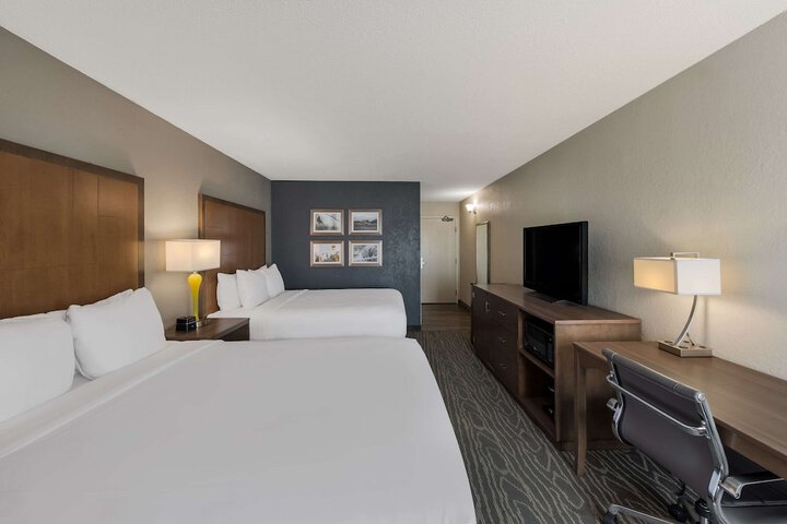 Comfort Inn & Suites Tipp City Dayton North I-75