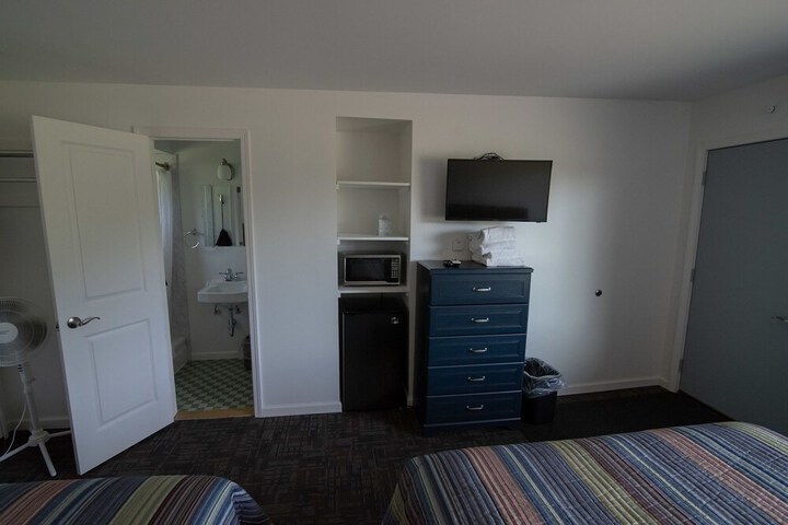 Three Lakes Motel