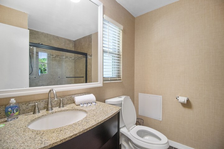 Tampa Bay- Large Pool home- Private Heated Pool!