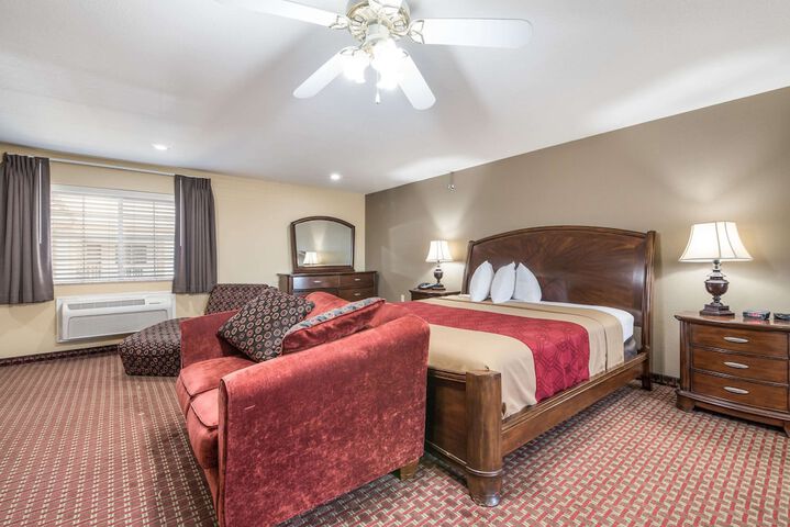 Room 5 of 10