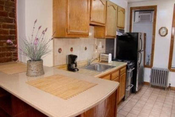 UPPER YORKVILLE SUITES
