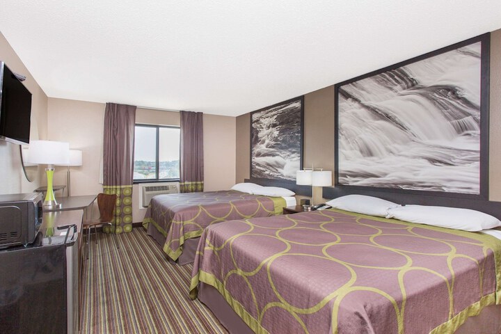 Room 13 of 16