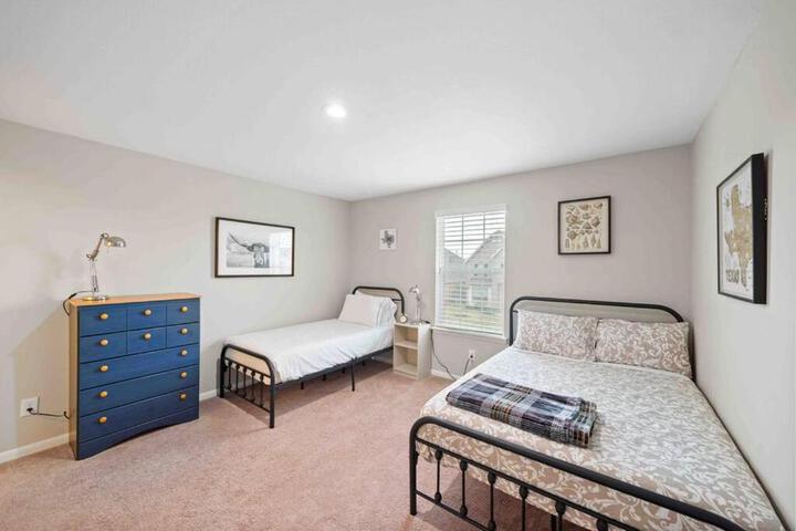 Houston House Sleeps 16~Arcade Style Game Room