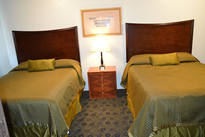 Room 10 of 28