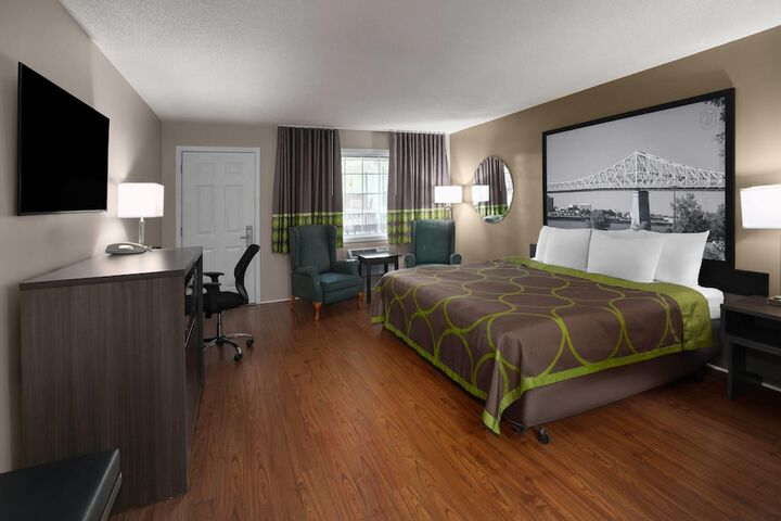 Super 8 by Wyndham Gananoque / Country Squire Resort
