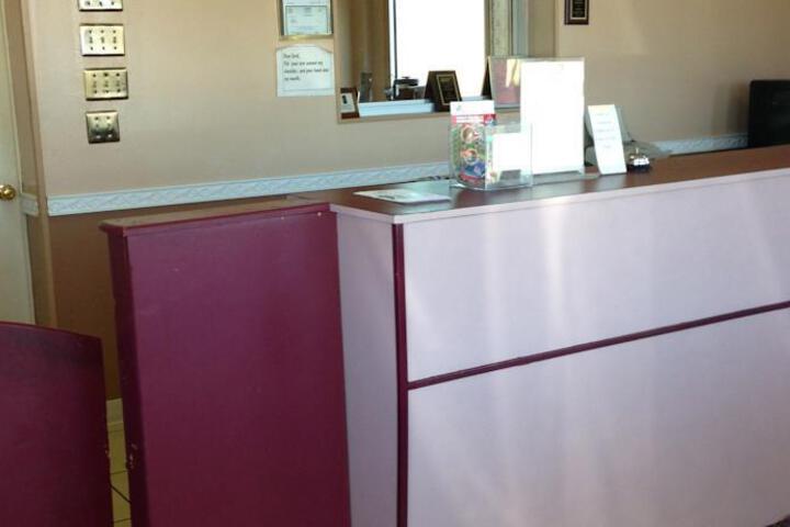 BUDGET HOST INN